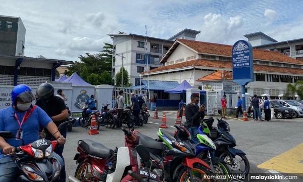 Confusion leads Klang residents to police station for travel 